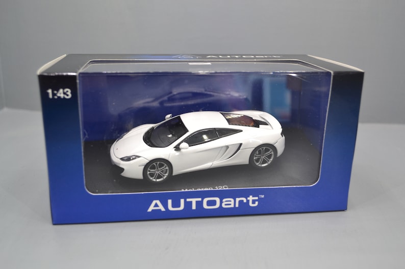 Autoart 1:18 McLaren 12C_driver_clothing_drivi.store